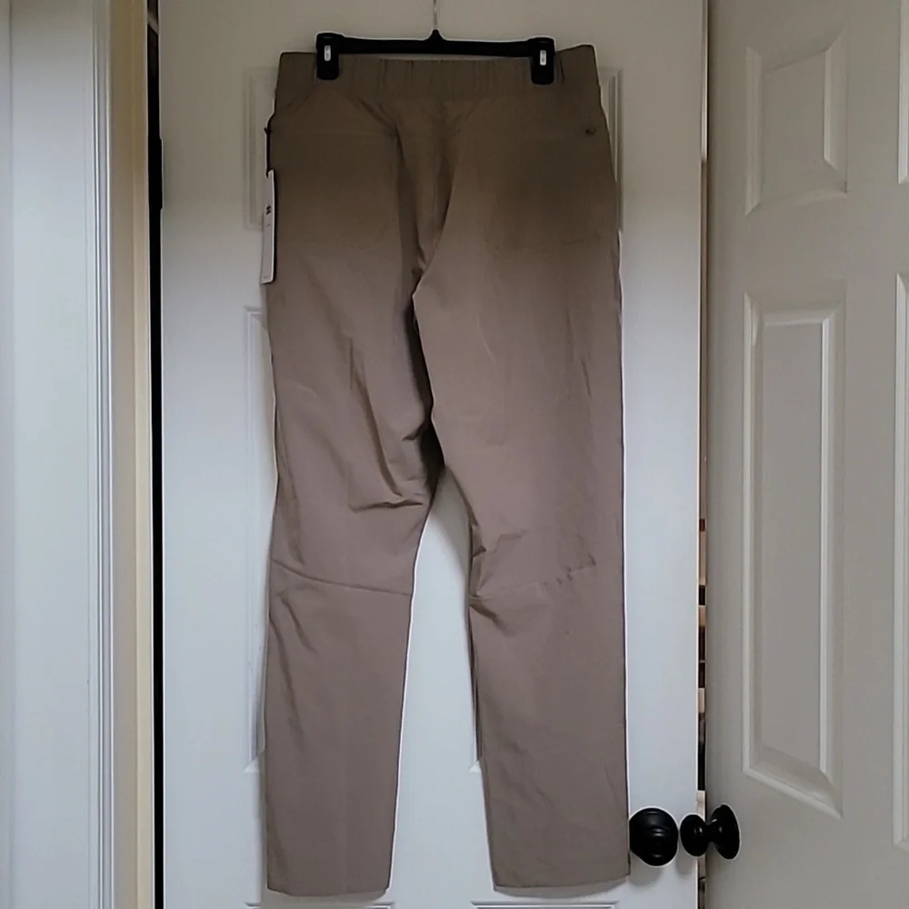 ALO Yoga Repetition Pant - Picture 3 of 13